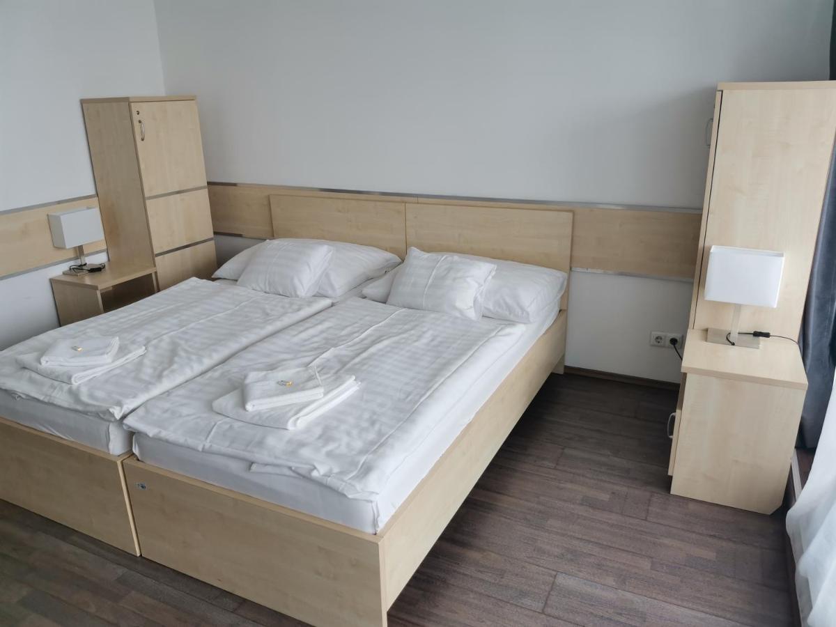 Corner Hotel Angyalfoeld Budapeszt Zewnętrze zdjęcie